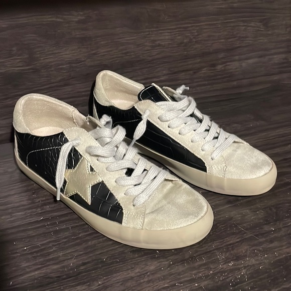 ShuShop Shoes - Shu Shop Paula  Black Croco size 8